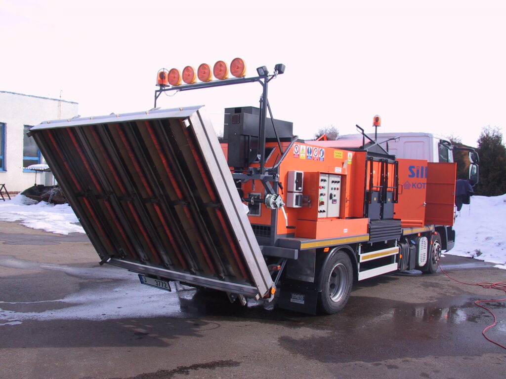 Asfaltovací stroj na opravu výtluků silnic SILKOT