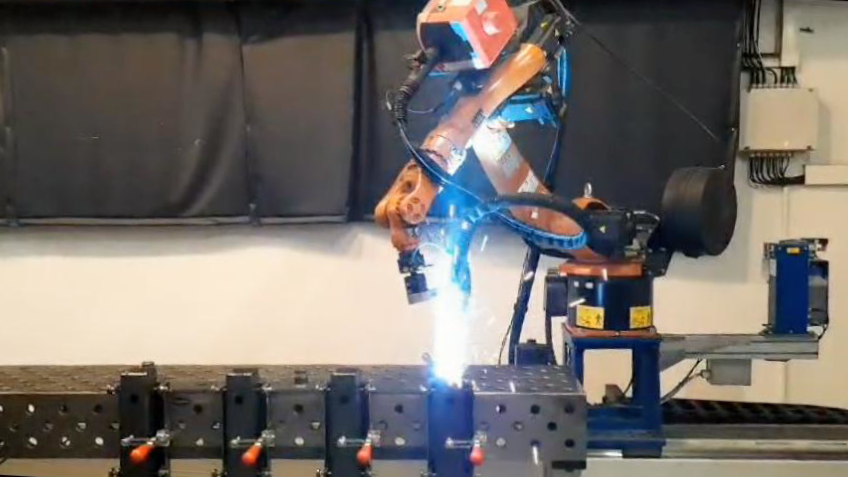 Svařovací robot používaný v závodě firmy Kotrbatý