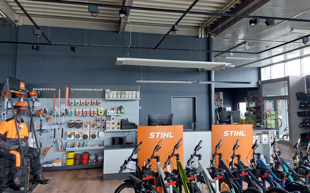 Topení stropním sálavým panelem v komerčním prostoru