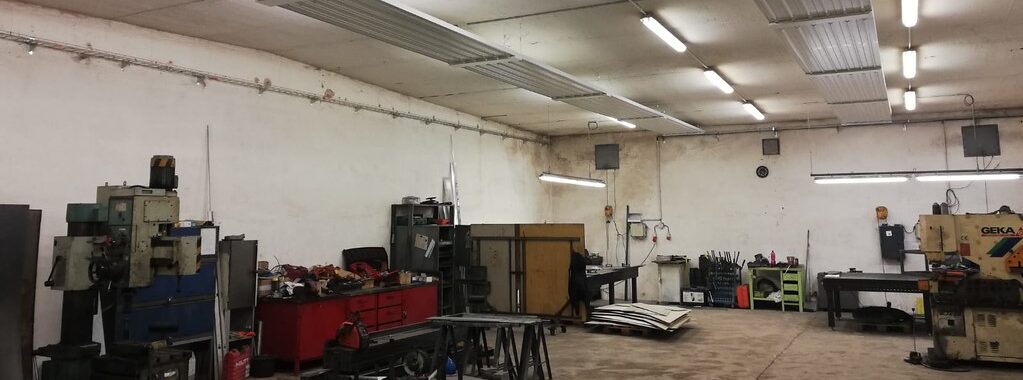 Radiant panel KSP to go suspended in a small workshop with fully occupied walls. Heating of industrial halls